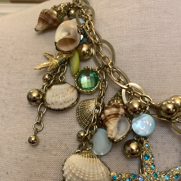 Amazing seashell necklace. A statement piece!!! TS - Picture 3 of 6